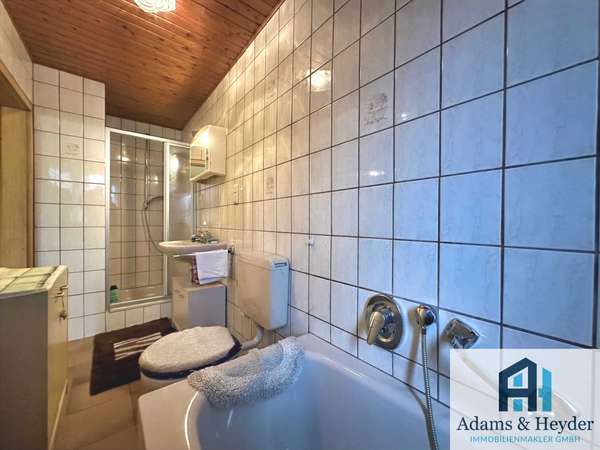 Badezimmer EG, Bild 2