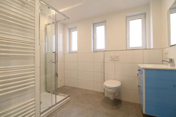 Bad OG Vorderhaus Bild 1