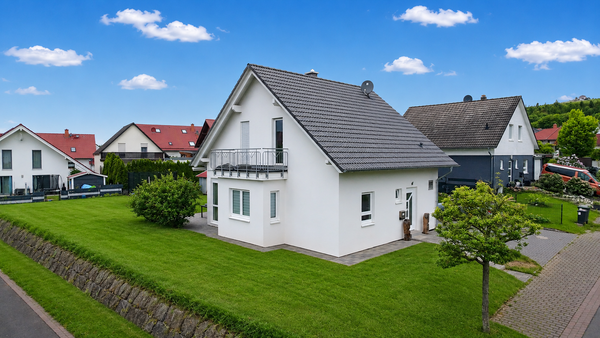 Außen links seitlich