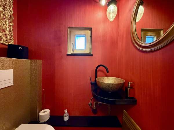 WC Damen Kirche