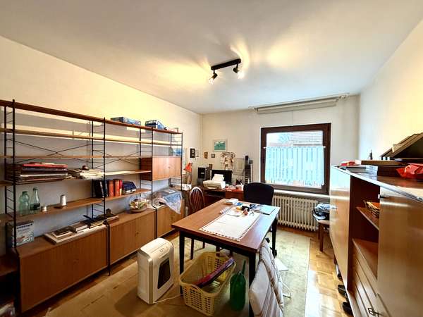 Büro EG