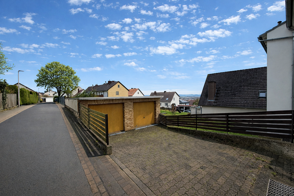 Außen Doppelgarage