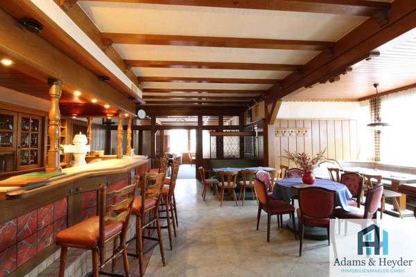 EG, Restaurant mit Theke + Bereich 2