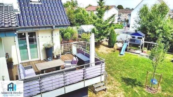Balkonterrasse mit Zugang zum Garten