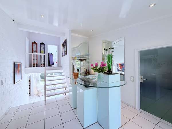 Bar EG, Bild 1