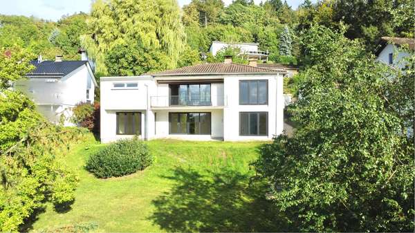 Perfekte Fernsicht in modernisierungsbedürftigem Haus in Niedenstein