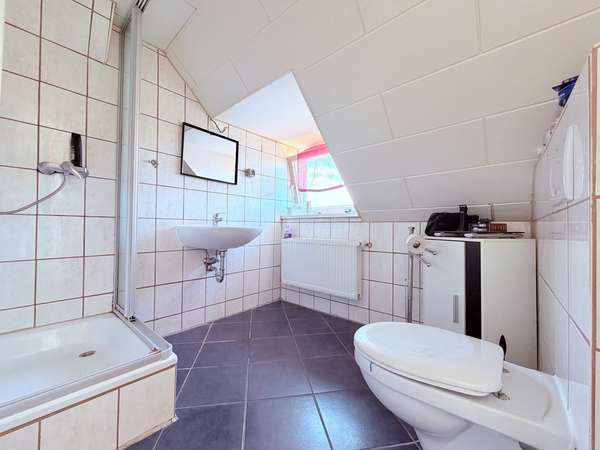 DG, Badezimmer, Bild 1