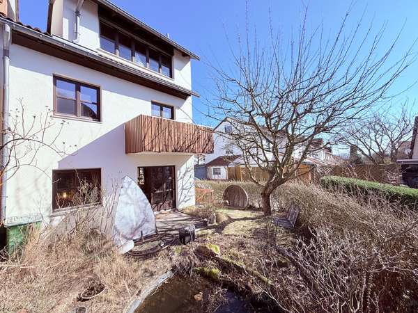 Blick vom Garten aufs Haus