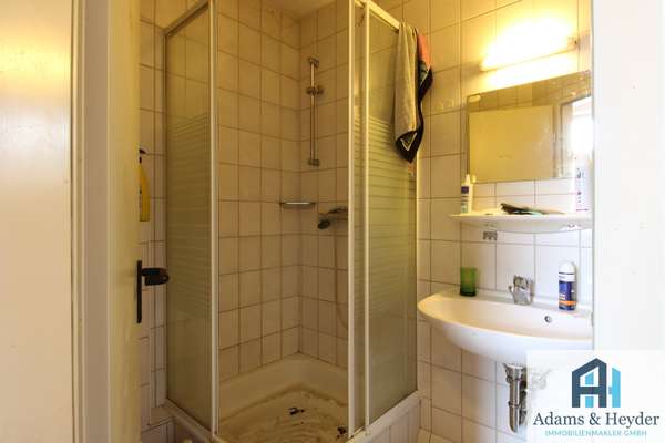 1.OG, WE2, Badezimmer