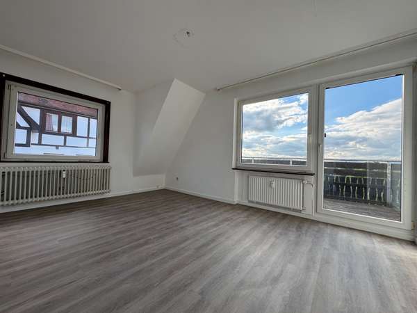 Wohnzimmer, (frisch renoviert)
