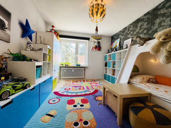 1. OG Kinderzimmer ( mit KI nachbearbeitet)