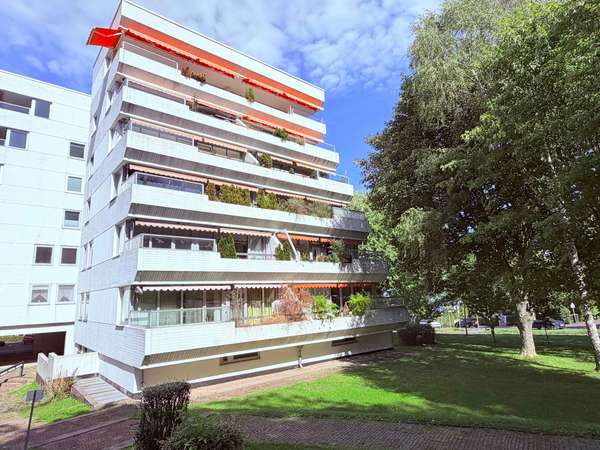 Modernisierte 2-Zi-Whg mit großem Balkon in Top-Lage von KS-Wilhelmshöhe, kurzfristig verfügbar