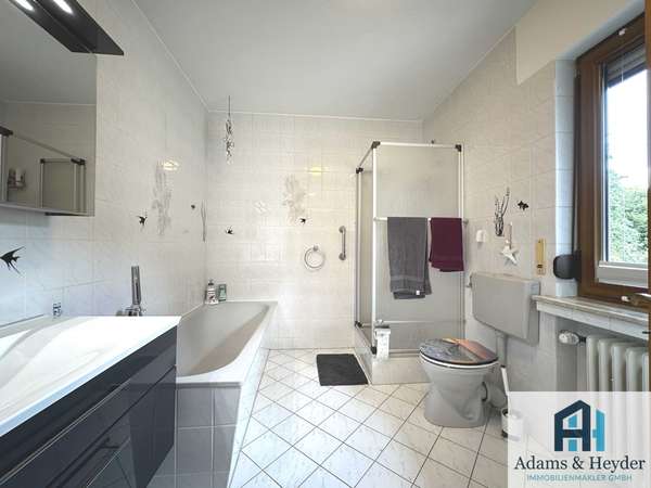 Badezimmer EG