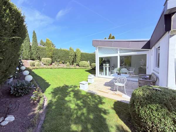Garten vor Esszimmer, Bild 1