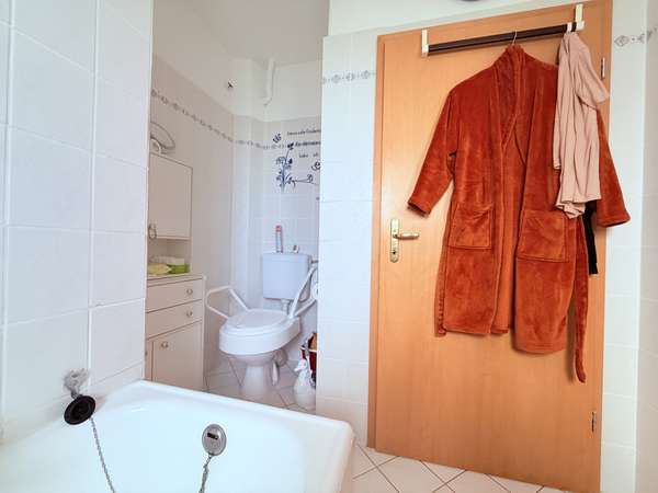 Badezimmer, 1.OG, Bild 2