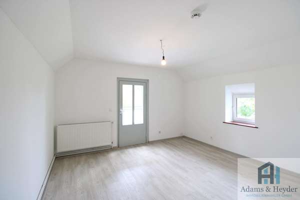 Schlafzimmer OG mit überdachtem Balkon