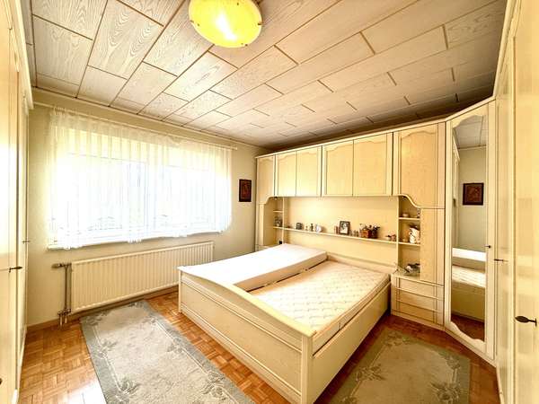 Schlafzimmer 1 (EG)