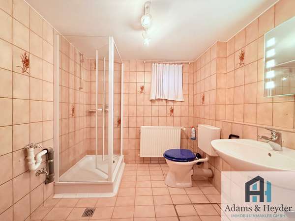 Badezimmer, Gartengeschoss