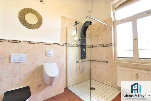 Badezimmer EG, Bild 2