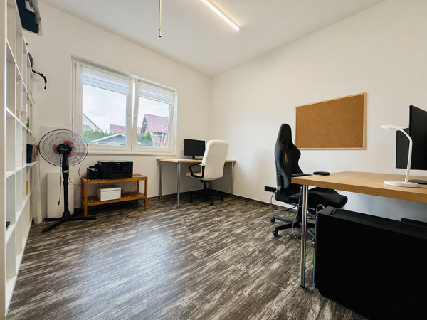 Büro EG