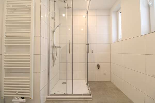 Bad OG Vorderhaus Bild 2