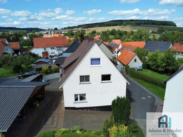 Blick auf Carport und Haus