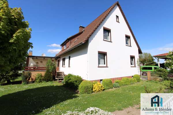 Vorgarten mit Terrasse