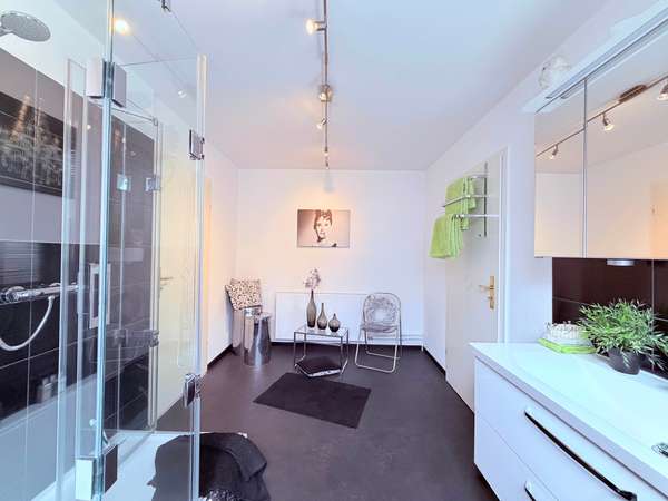 Badezimmer, 1.OG, Bild 2