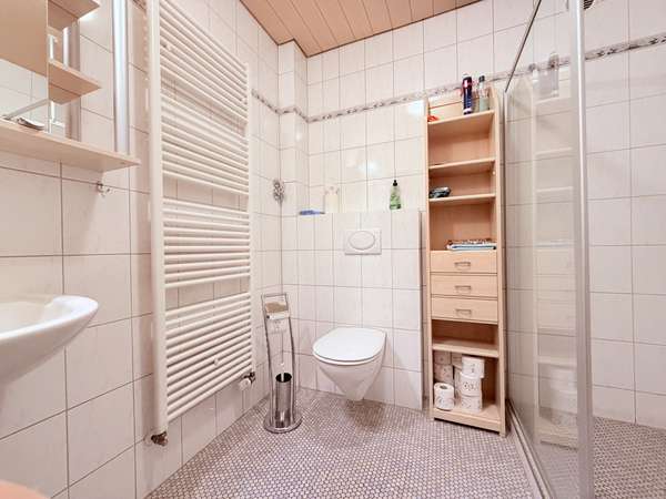 Badezimmer 3, EG, Bild 1
