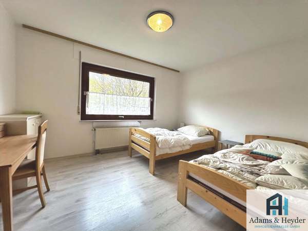 Schlafzimmer 5, EG