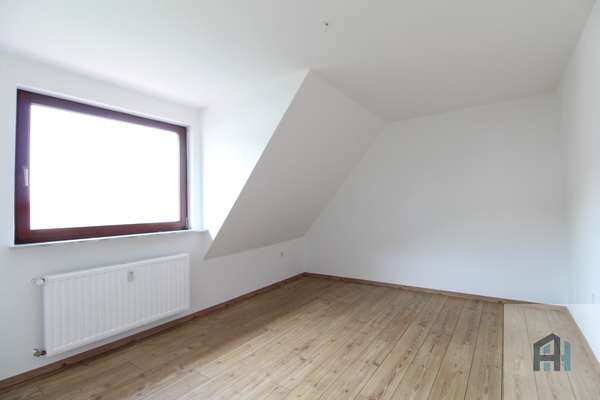 Haus 1: Schlafzimmer 2, Mietwhg, DG