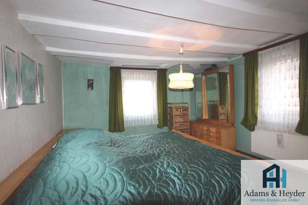 Schlafzimmer 1