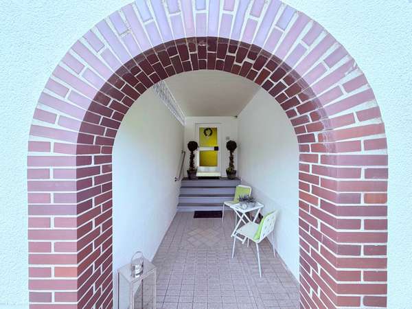 Hauseingang mit Sitzecke