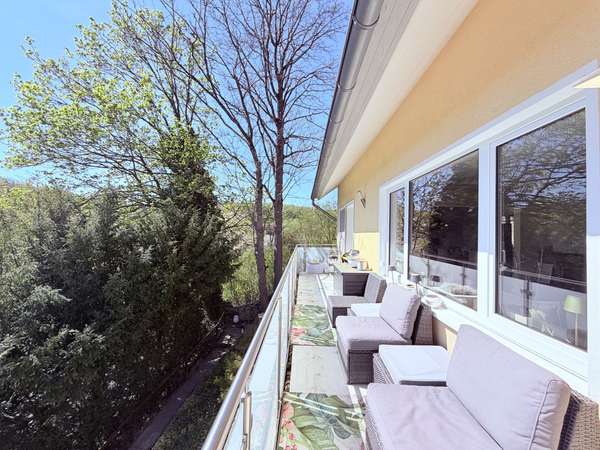 Balkon vor Wohnzimmer, EG