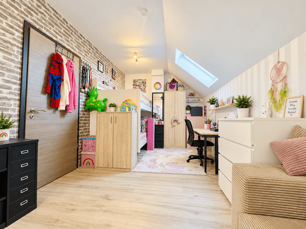 OG Kinderzimmer (mit KI aufgeräumt)