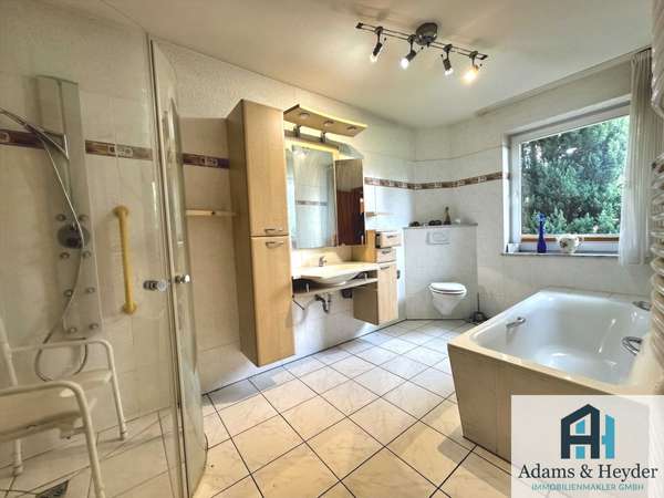 Badezimmer EG