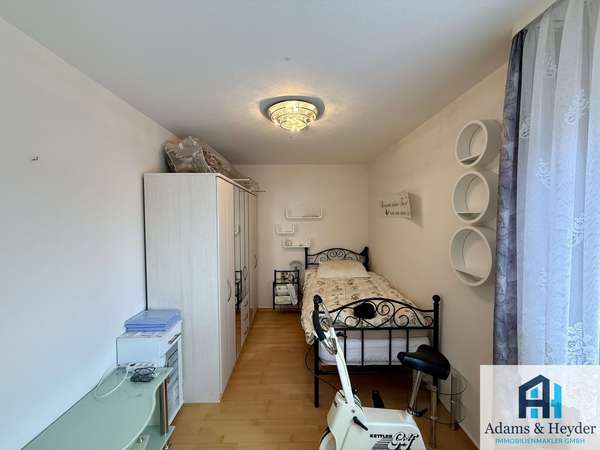 Schlafzimmer 2 (EG)
