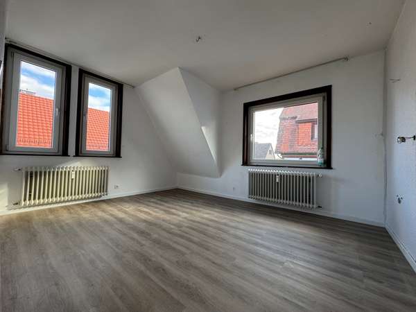 Büro/Kinderzimmer (frisch renoviert)