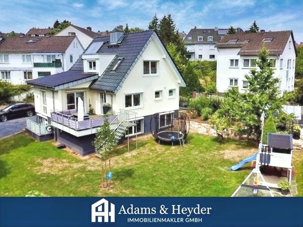 Provisionsfrei: Kernsaniertes Einfamilienhaus mit tollem Grundstück in zentraler Lage