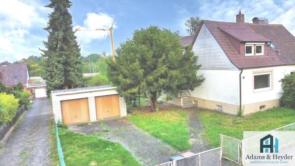 Ansicht Haus, Vorgarten & Garagen
