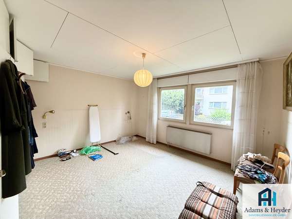 Schlafzimmer 1 (EG)