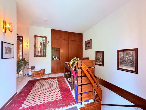 Eingangsbereich EG + Treppenhaus
