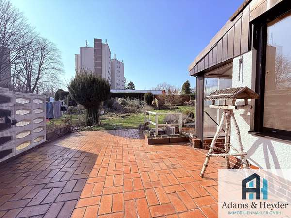 Terrasse mit Gartenblick