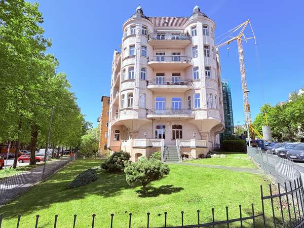 **wieder Besichtigung möglich** sonnige 5-Zimmer Altbauperle im Vorderen Westen mit großem Balkon