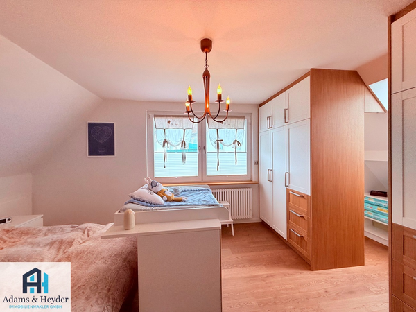 Schlafzimmer mit Ankleide, Bild 3