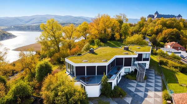 Haus mit großem Garten und wunderschönem Blick auf das Schloß und den Edersee