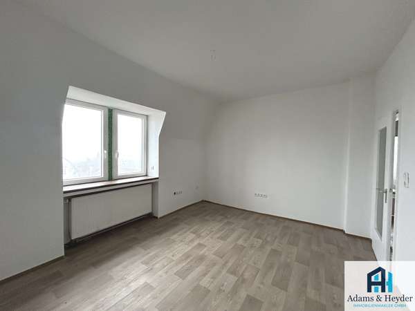 Zimmer 3, 2. OG Bild 2