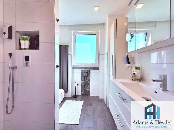 Badezimmer 1, Bild 1, EG