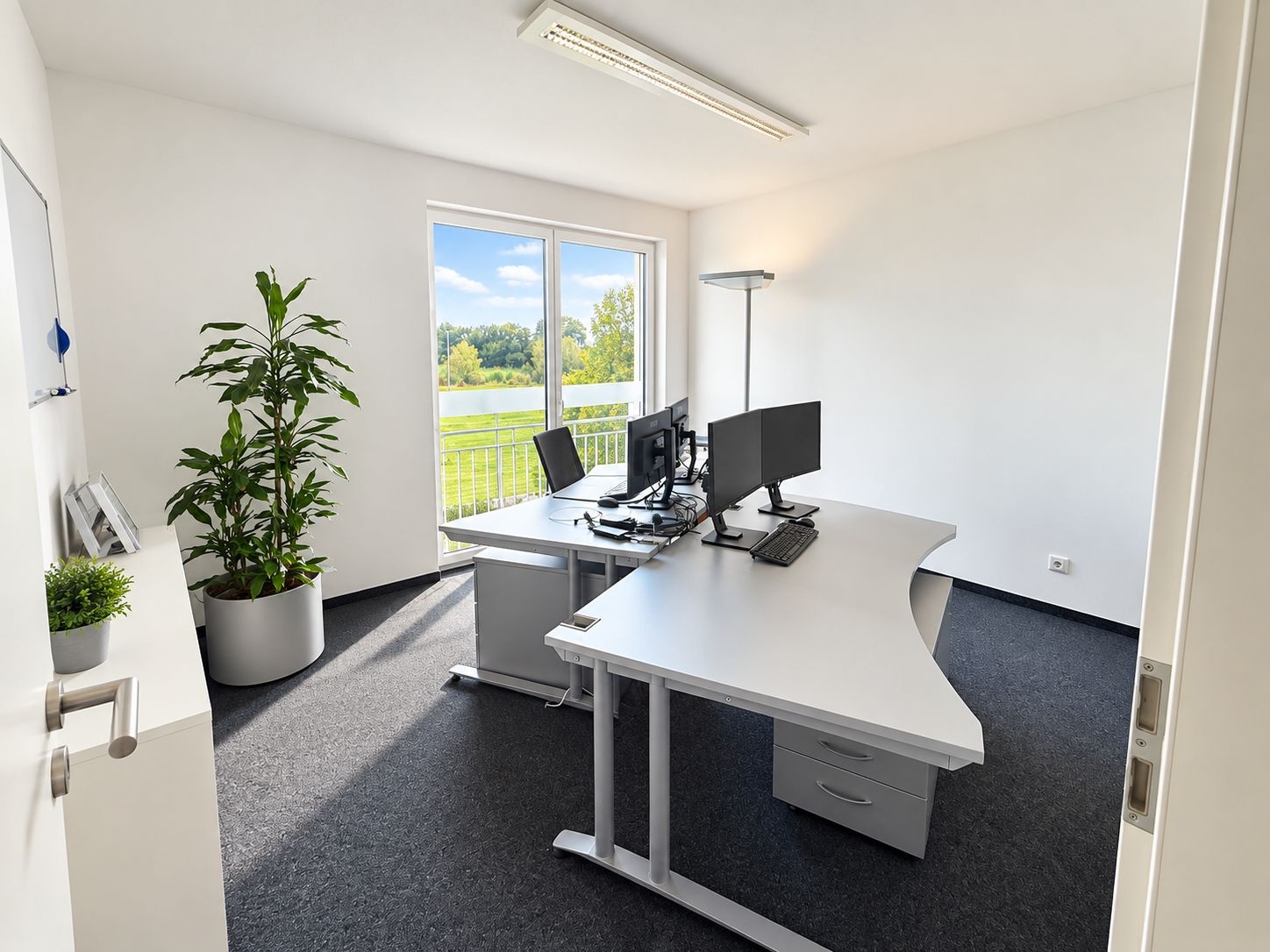 Repräsentative Büro- und Praxisflächen mit großzügigem Raumangebot und vielseitigen Möglichkeiten – Vorschaubild 7