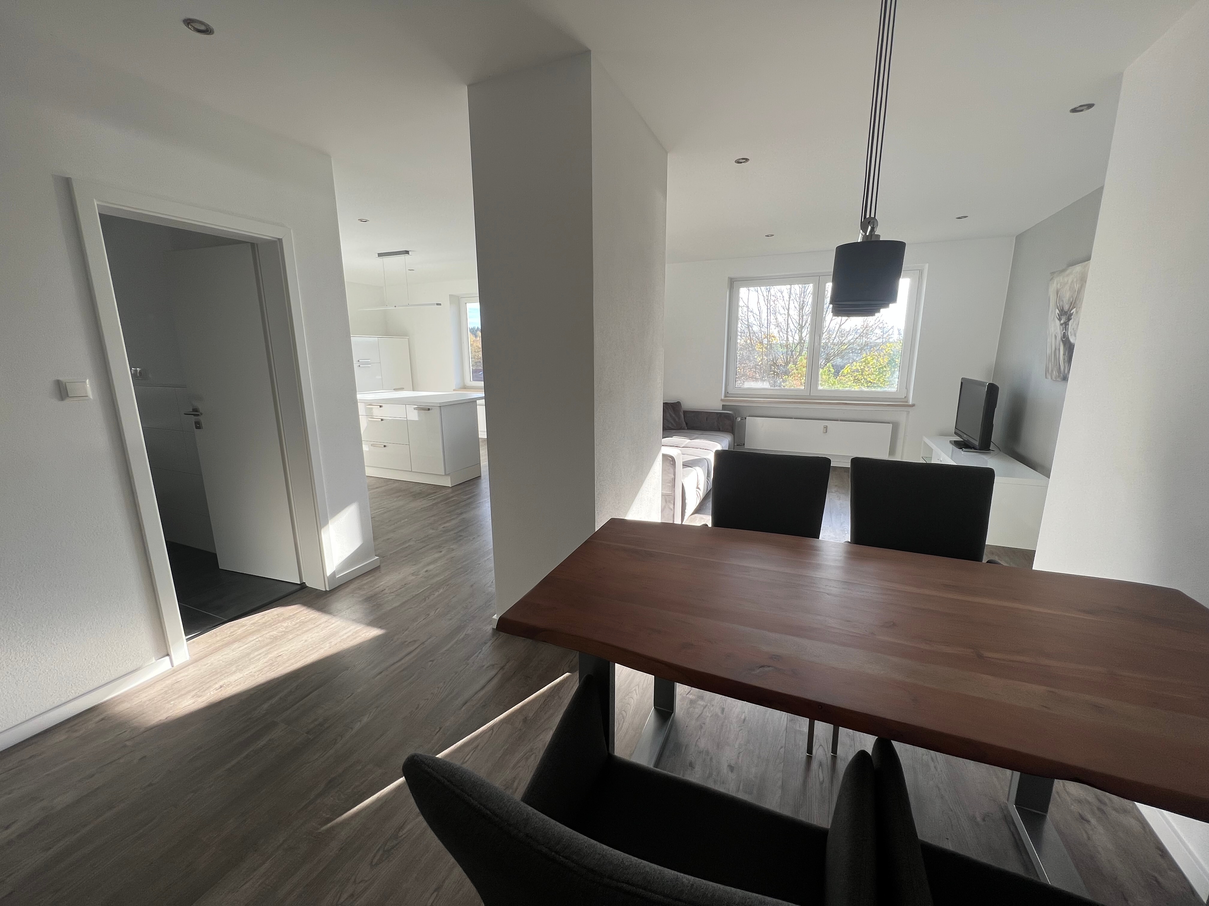 Charmante 2-Zimmer-Wohnung mit Balkon in ruhiger Wohnlage – Vorschaubild 3